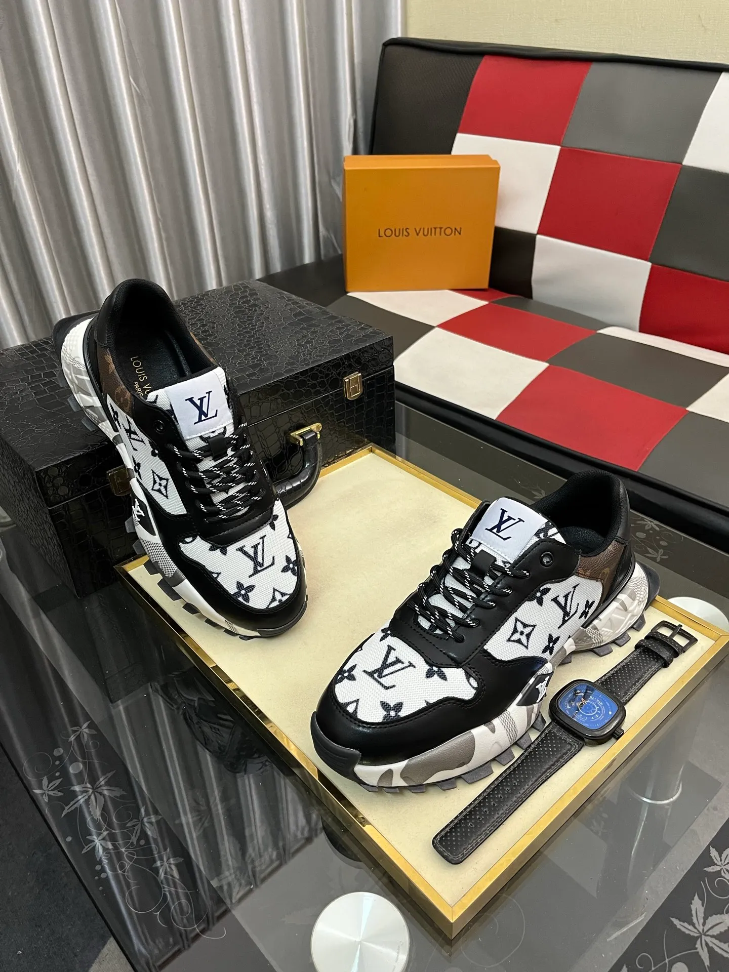 Men's shoes 💰458⌚️⌚️《Louis vuitton/LV Louis Vuitton》original quality.~ Unique modern style sneakers. 🏃A must-have casual shoe for trendy men😍😍 Original brand imported from Italy, imported original leather, cowhide lining (refuses to discolor and grind feet) Sole: Original sole provided by the original factory, French lazy style design ⚠️Fit to the feet Original quality code number: 38-442️⃣Colors available